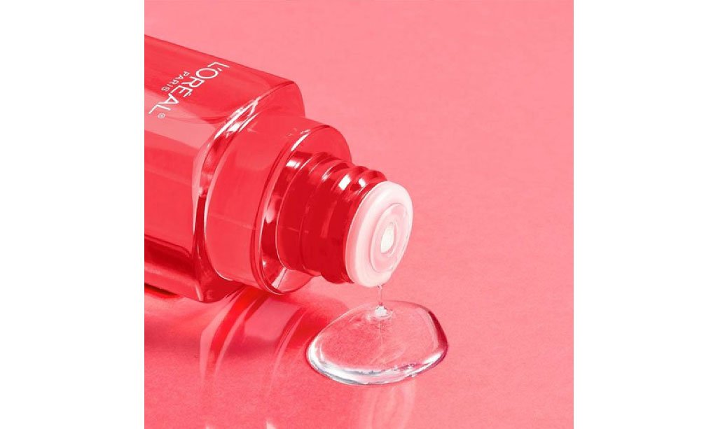 Peeling Toner de L'Oréal Paris está formulado con un 5% de ácido glicólico puro y extracto de sandía para combatir las manchas oscuras y afinar la textura de tu piel.